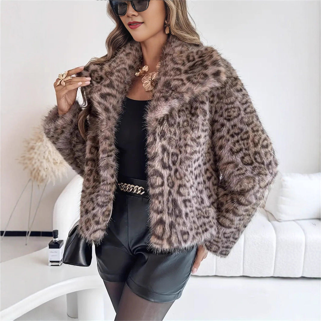 Manteau en fourrure synthétique à col pointu