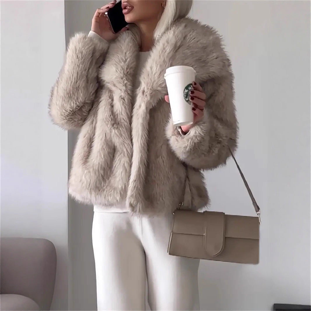 Manteau en fourrure synthétique à col pointu