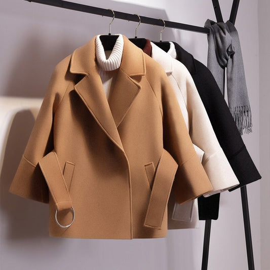 Manteau court ample en laine pour femme