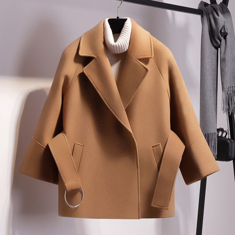 Manteau court ample en laine pour femme