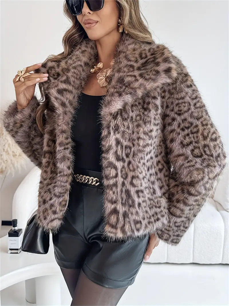 Manteau en fourrure synthétique à col pointu