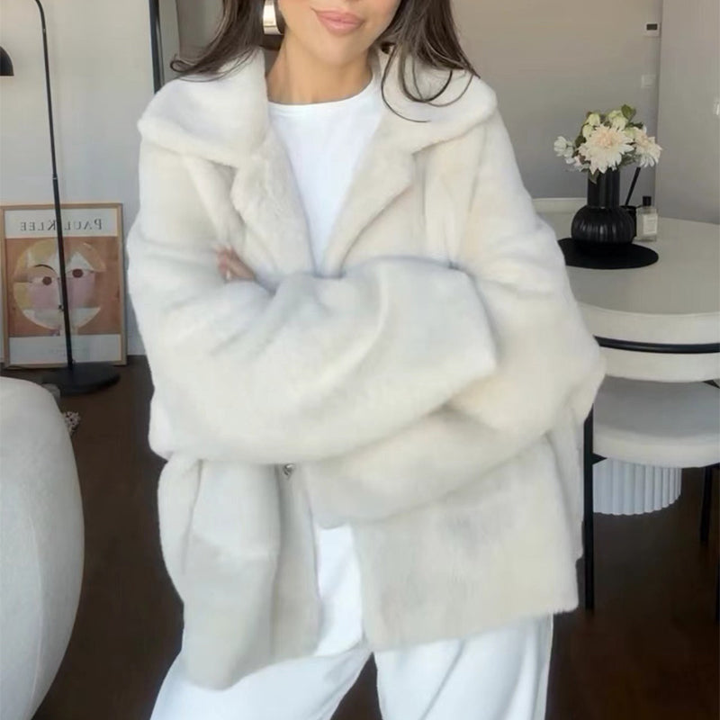 Manteau fourrure à simple boutonnage et revers larges pour les femmes